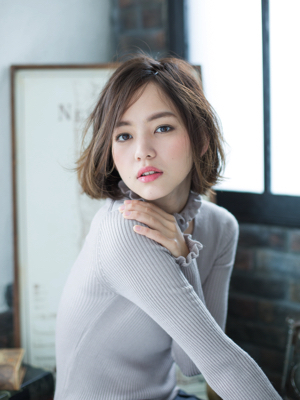 大倉山にある人気の美容室「ソラコ(SORACO)大倉山店」のヘアスタイル「色っぽユルボブ」の拡大画像