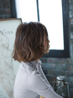 ヘアスタイル「色っぽユルボブ」の側面画像