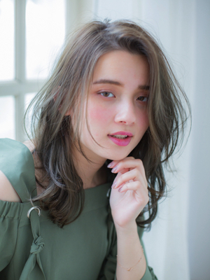 人気の美容室・美容院「ソラコ（SORACO）」、「ブレンドロシェル（Blend Roshelle）」を経営するサロングループ「株式会社PEAK－HUNT（ピークハント）」のヘアスタイル「透明感☆アッシュカラー」