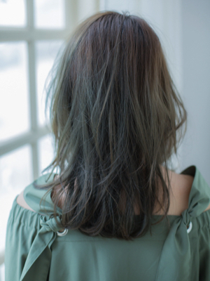 ヘアスタイル「透明感☆アッシュカラー」の背面画像