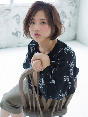 人気の美容室・美容院「ソラコ（SORACO）」、「ブレンドロシェル（Blend Roshelle）」を経営するサロングループ「株式会社PEAK－HUNT（ピークハント）」のヘアスタイル「フェザーボブスタイル」